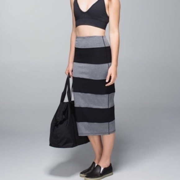🌸Host  Pick🌸 Lululemon Yoga Over Skirt - Picture 1 of 7